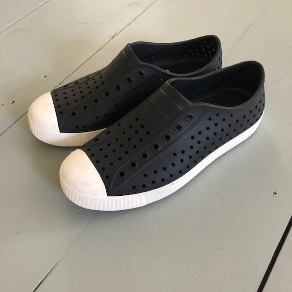 Brand New Native Jefferson shoes in dark blue. Size 4